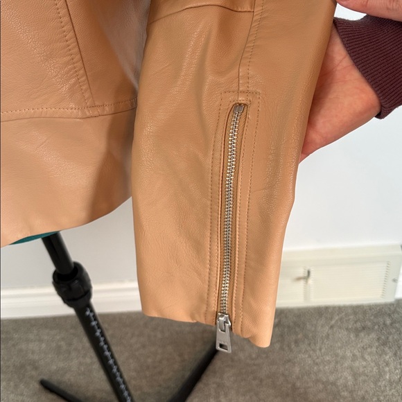 LEVI’s Faux Leather Women's Jacket - Picture 6 of 11